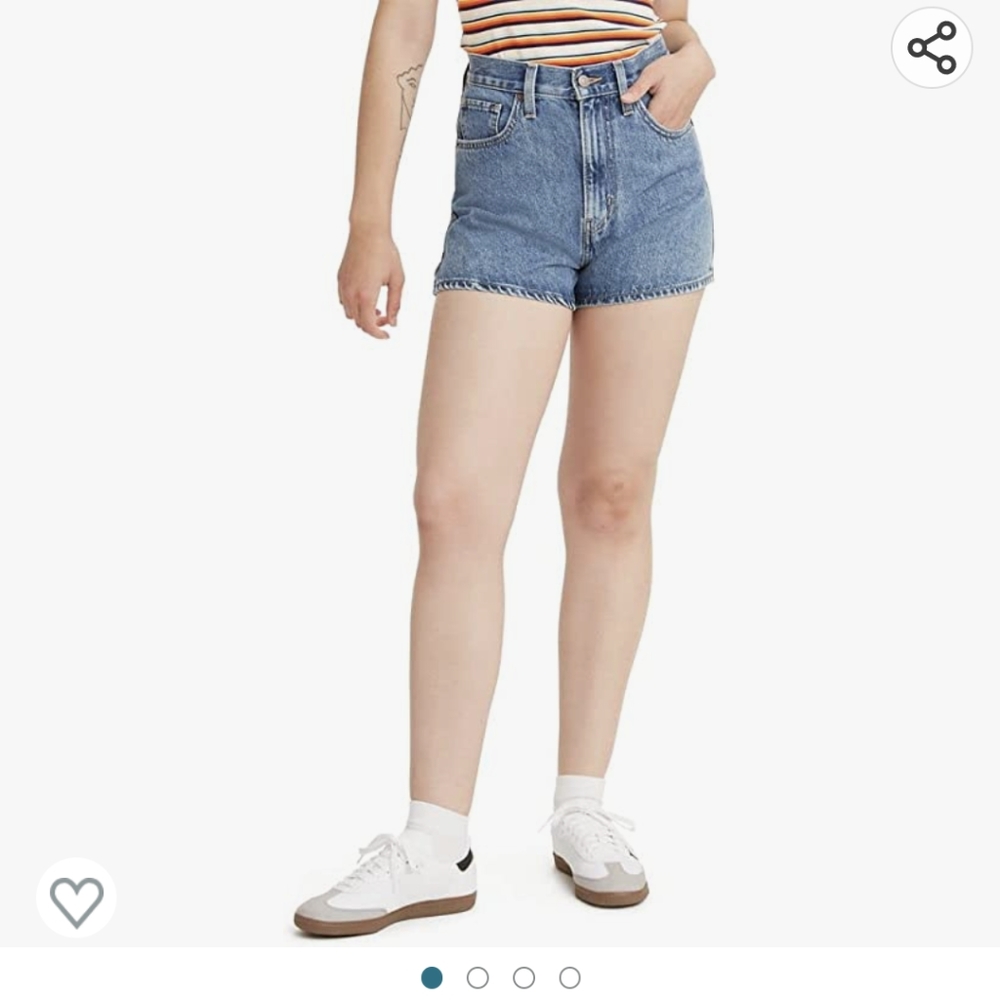 LEVI’S High Waisted Mom Shorts in Medium Wash, Size 30
